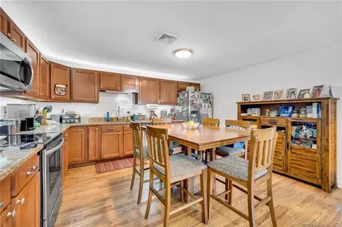 124 Burban Dr, Branford, CT 06405