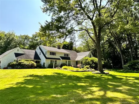 29 Blue Ridge Dr, Simsbury, CT 06089