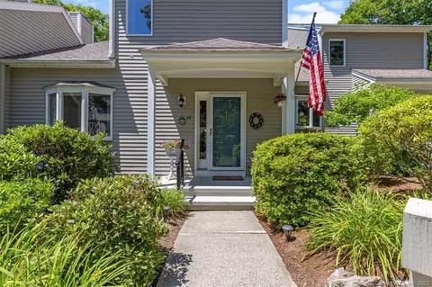 15 Laurel Dr #15, Old Lyme, CT 06371