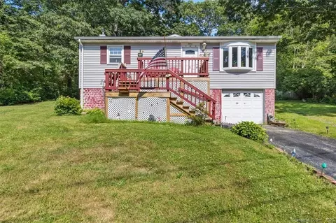 12 Lake St, Ledyard, CT 06339