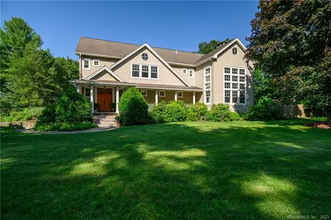 7 Buckthorn Rd, Norwalk, CT 06851