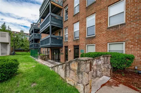 100 Kane St #D11, West Hartford, CT 06119