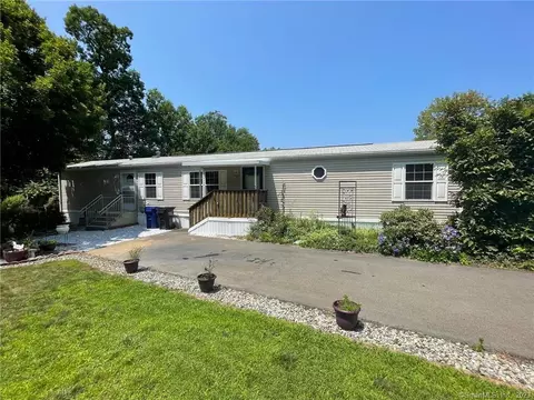 6 Breezy Ln, Milford, CT 06460