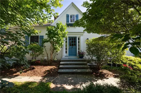 14 Flicker Ln, Norwalk, CT 06853
