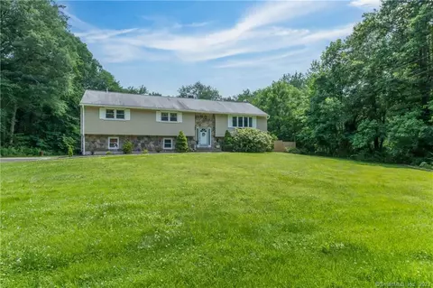 19 Richards Dr, Monroe, CT 06468