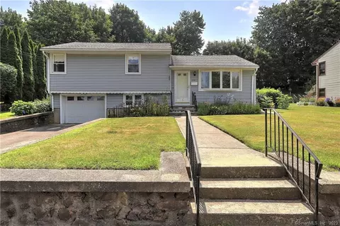 124 Hans Ave, Waterbury, CT 06708