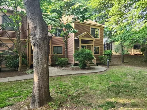 3 Sterling Pl #3, Avon, CT 06001