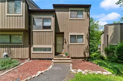 12 Tamarack Ln #12, Woodbury, CT 06798