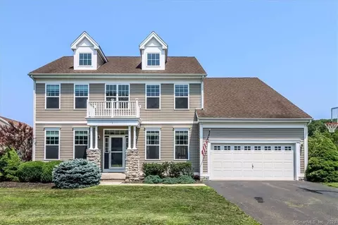 3 Independence Cir #3, Middlebury, CT 06762