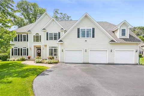 50 Kensington Ct, Cheshire, CT 06410