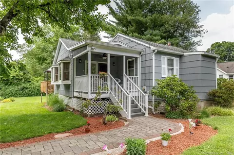 2 Mcintyre Rd, New Fairfield, CT 06812