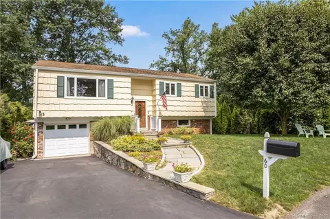 60 Duke Dr, Stamford, CT 06905