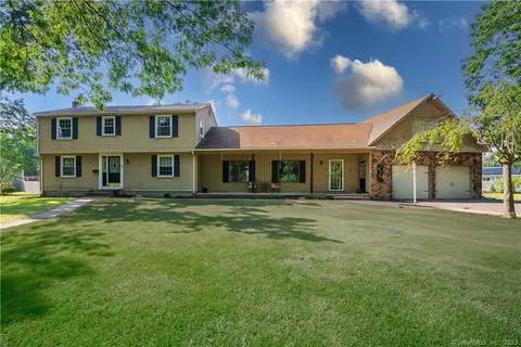 4 Copper Dr, Windsor Locks, CT 06096