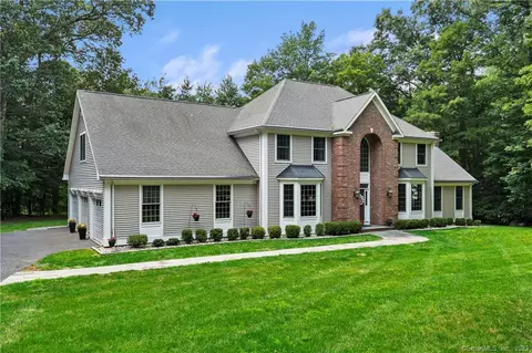 71 Autumn Ct, Cheshire, CT 06410