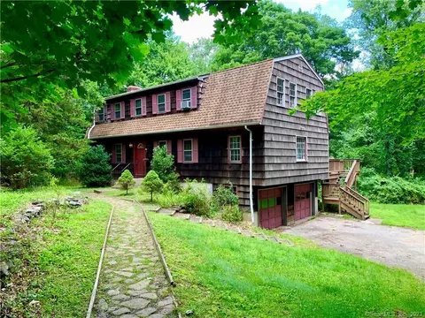 39 Linda Ln, Bethel, CT 06801