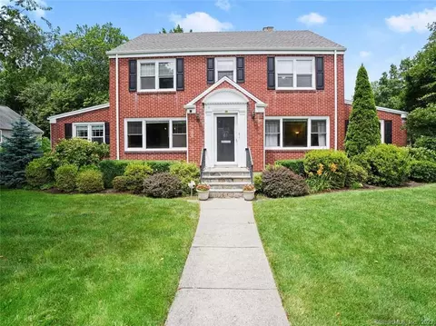 61 Deerfield Dr, Trumbull, CT 06611