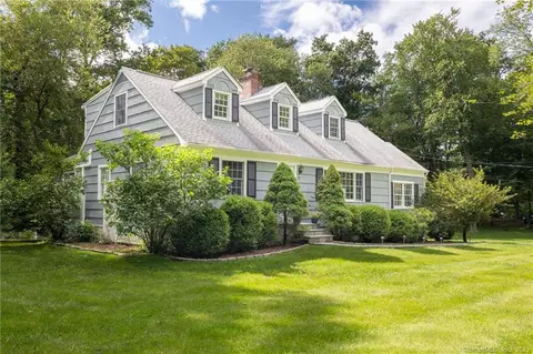 20 Round Lake Rd, Ridgefield, CT 06877