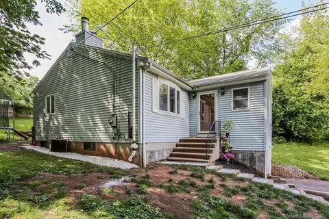 19 Oak Rd, Cromwell, CT 06416
