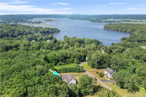 5 Turnstone Rd, Essex, CT 06426