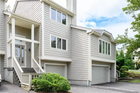46 Lake Pl N #46, Danbury, CT 06810