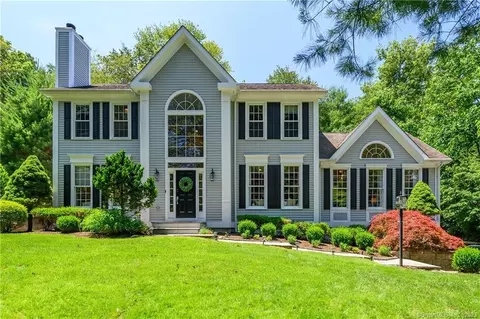 7 Cranbury Rd, Norwalk, CT 06851