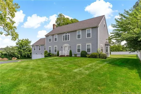 13 Lomartra Ln, Branford, CT 06405