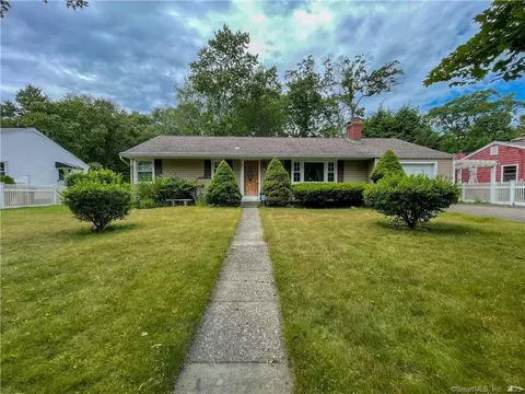 21 Grassland Rd, Milford, CT 06461