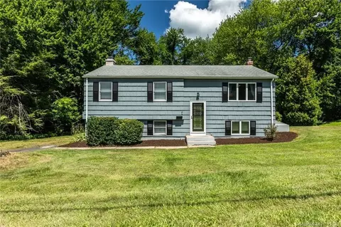 24 Ridgewood Dr, Vernon, CT 06066