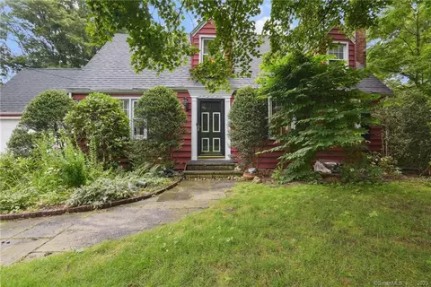 7 Cloudland Rd, North Haven, CT 06473