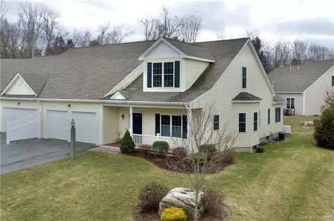 221 Meadow Brook Rd, Oxford, CT 06478