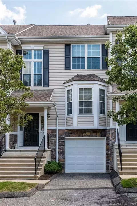 906 Sienna Dr #906, Danbury, CT 06810