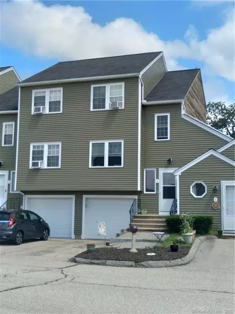 18 Ballou St #2, Putnam, CT 06260