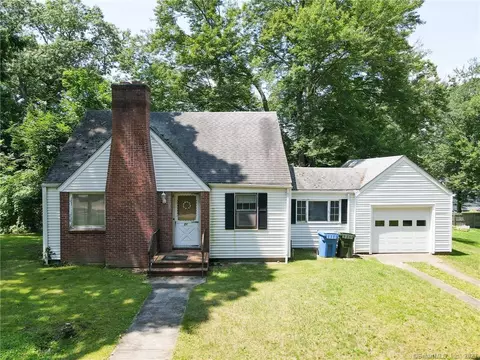 21 Laurel Circle Dr, Norwich, CT 06360