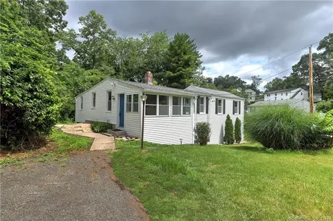 127 Short Beach Rd, East Haven, CT 06512