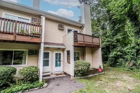 8 Rose Ln #10-16, Danbury, CT 06811