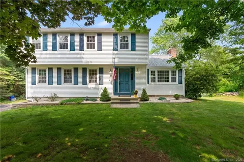 32 Edgewood Dr, Westbrook, CT 06498