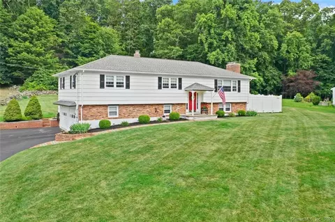 115 Greenwood Ln, Monroe, CT 06468