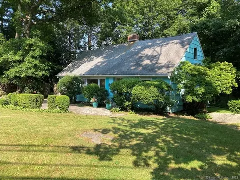 1 Clover Hill Dr, Stamford, CT 06902
