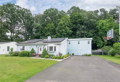 19 Cindy Ln, Bethel, CT 06801