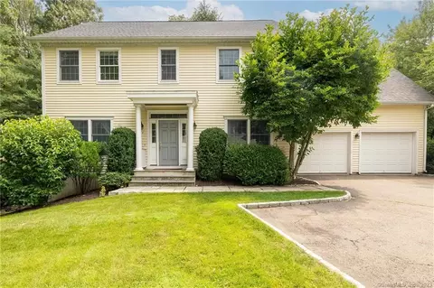 14 Crowne Pond Ln #14, Wilton, CT 06897