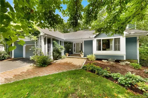 5 Farm Hill Rd, Stamford, CT 06902