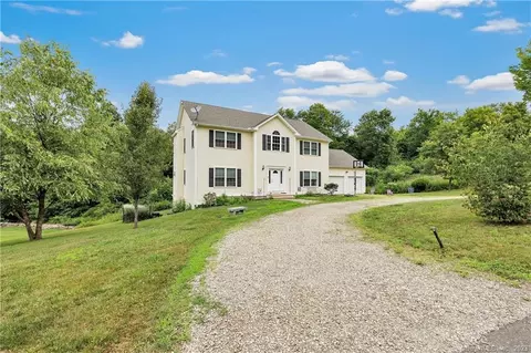 3 E Bassett Ln, Derby, CT 06418