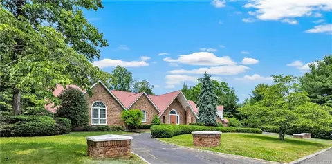 35 Amante Dr, Easton, CT 06612