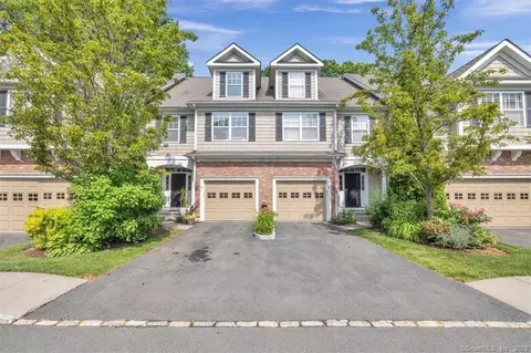 104 Goodwin Cir #104, Hartford, CT 06105