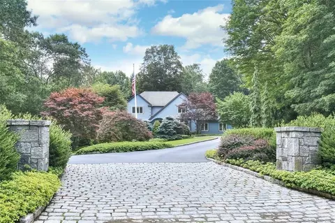 26 Lakeview Dr, Easton, CT 06612