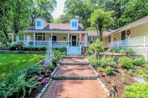 1 New Bridge Rd, Brookfield, CT 06804