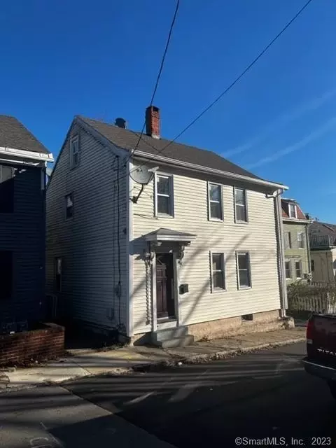 77 5th St, Norwich, CT 06360