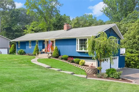 47 Greenbrier Rd, Trumbull, CT 06611