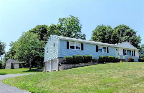 80 Spinning Wheel Rd, Trumbull, CT 06611