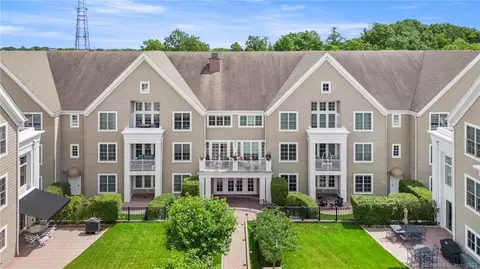 77 Havemeyer Ln #324, Stamford, CT 06902